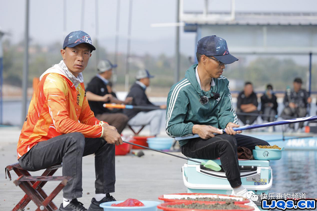 快乐垂钓擂台赛化氏《不服来高湖》总决赛冠军争夺赛，快意江湖战队2:0暂时领先！